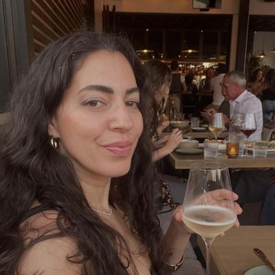 Mia, 29
