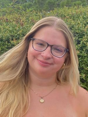 Olivia, 23