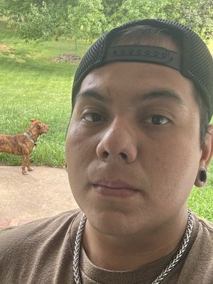 Carlos, 28