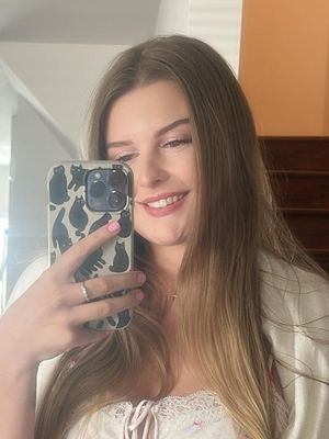 Sophie, 24