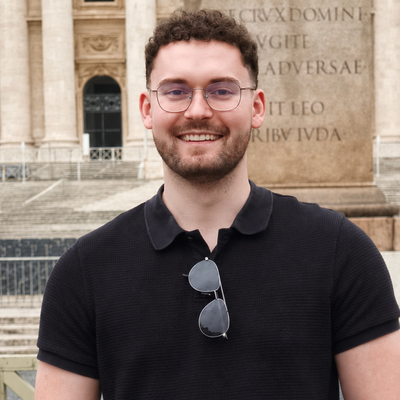 Dominik, 25