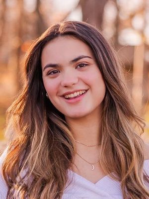 Amira, 21
