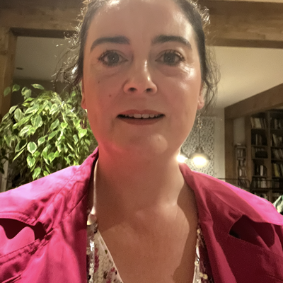 Caroline, 48