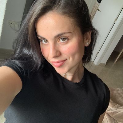 Maria Luz, 22