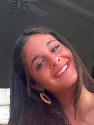 Olivia, 20
