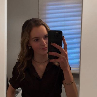 Angela, 29