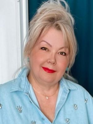 Bella, 54