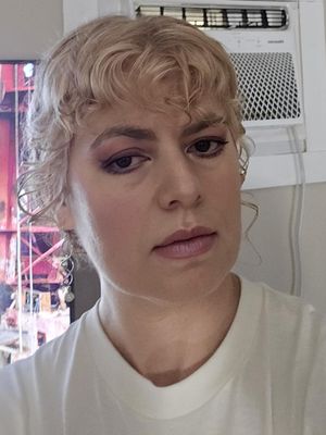 Veronica, 47