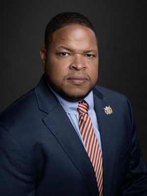 Cedric, 44