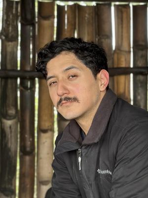 Alejandro, 24
