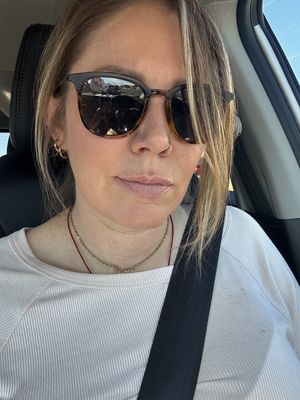 Marci, 44