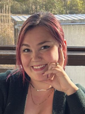 Mia, 23