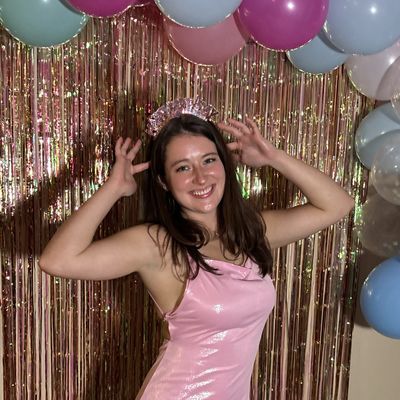 Madeleine, 25