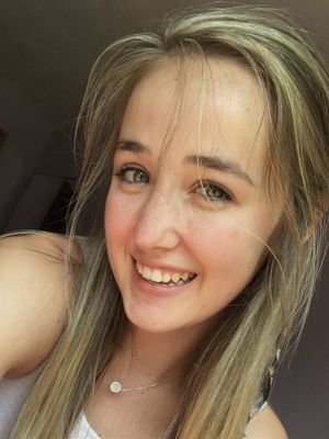 Laura, 27