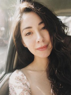 Gabriela, 33