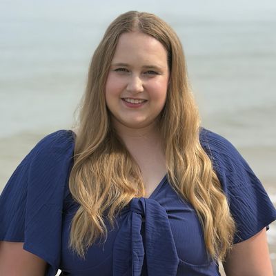 Lilly, 25