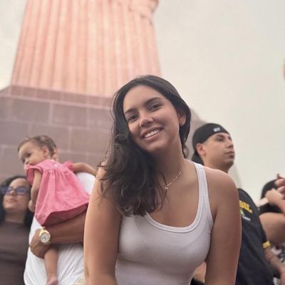 Alejandra, 28
