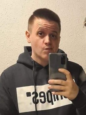 Erik, 32