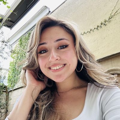 Izabella, 24