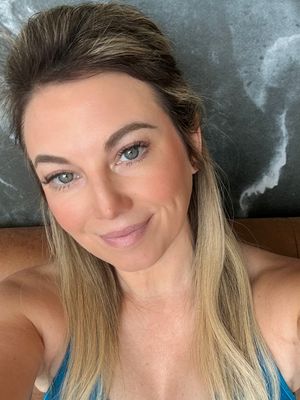 Andrea, 44