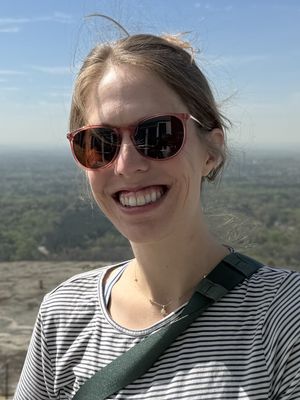 Lauren, 33
