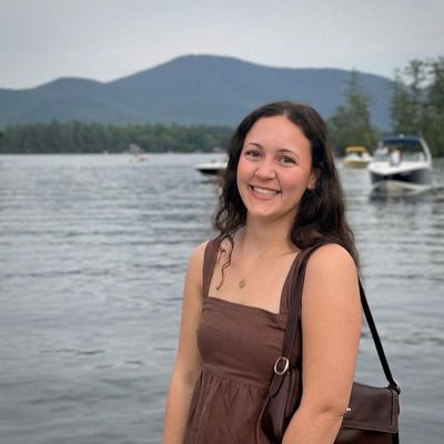 Elizabeth, 24