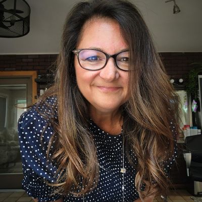 Wendy, 54