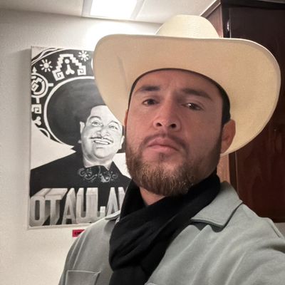Efrain, 40