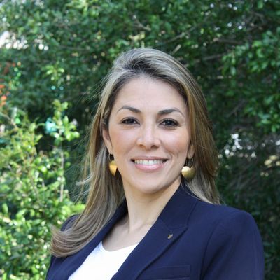 Andrea, 44