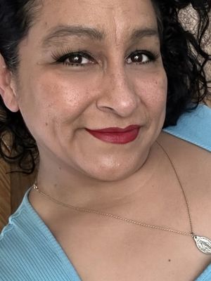 Angela, 47
