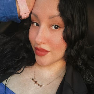 Alejandra, 32