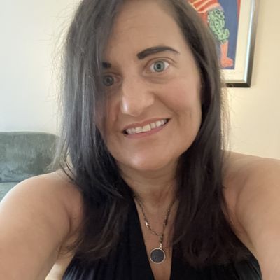 Mindi, 46