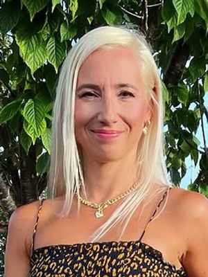 Kim, 48
