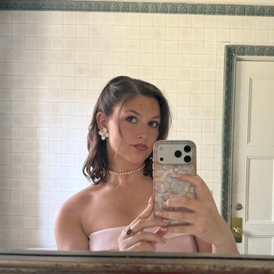 Ellie, 22