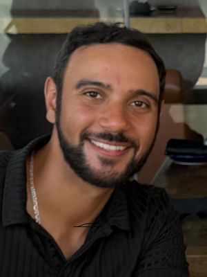Leo, 33