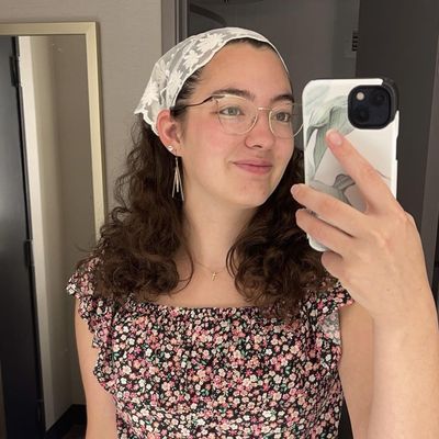 Anna, 25