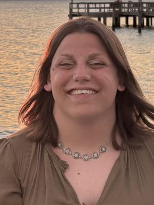 Anna, 24