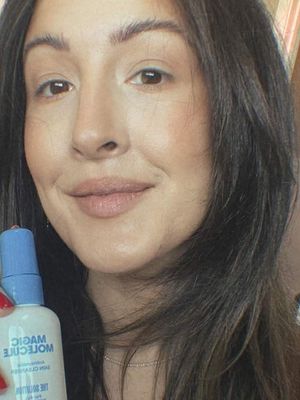 Bella, 34