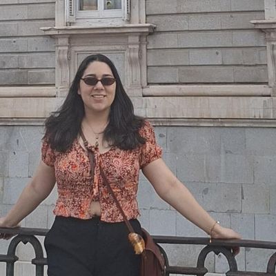 Alexandra, 29
