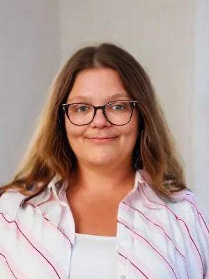 Amanda, 46