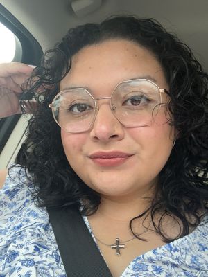 Daniela, 22