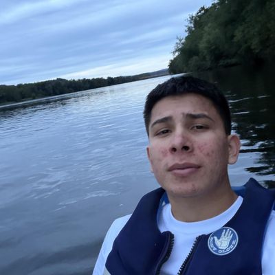 Alexis, 23