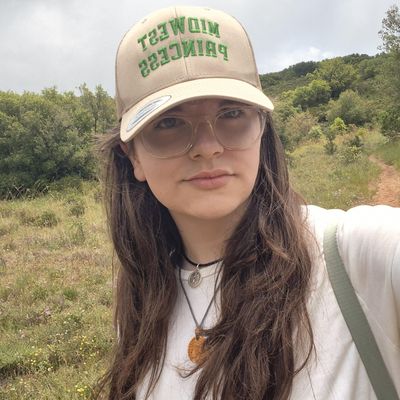 Rebecca, 21