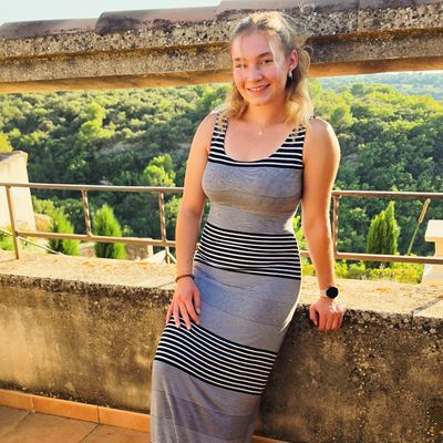Anna, 22