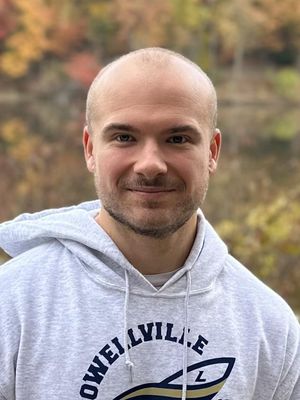 Ian, 27
