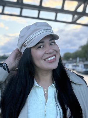 Yasmin, 37