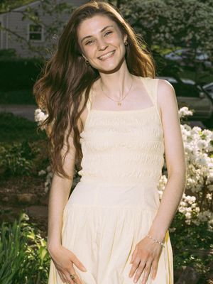 Lily, 25