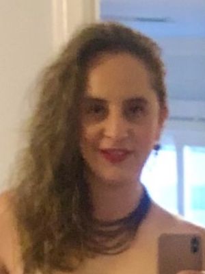 Claudia, 48