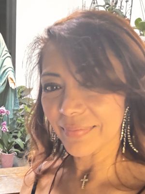 Linda, 50