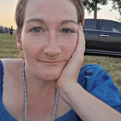 Leigh, 35